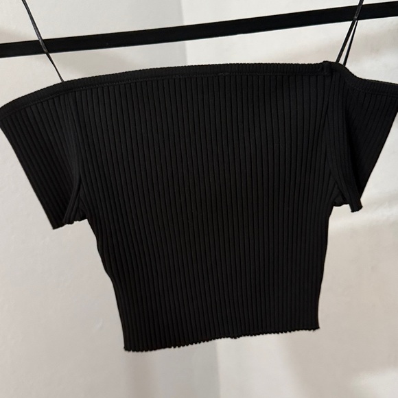 Black Off-Shoulder Ribbed Top - Picture 3 of 3